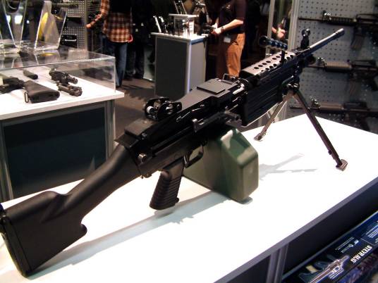 M249机枪（美国军队装备班用轻机枪）