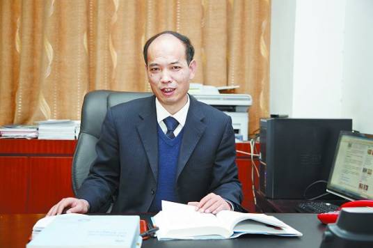 张永振（河南科技大学教务处原处长，河南省特聘教授、博士生导师）