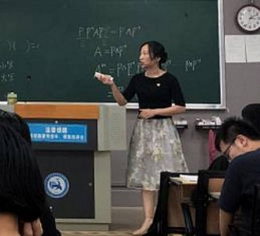 蒋婵（广西大学行健文理学院讲师）