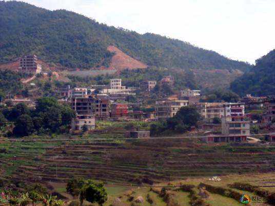 坪山村（云南省德宏陇川县户撒阿昌族乡下辖村）