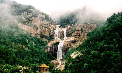 蒙山水帘洞（临沂境内山洞）