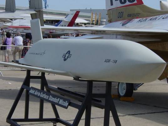 AGM-158联合防区外空地导弹