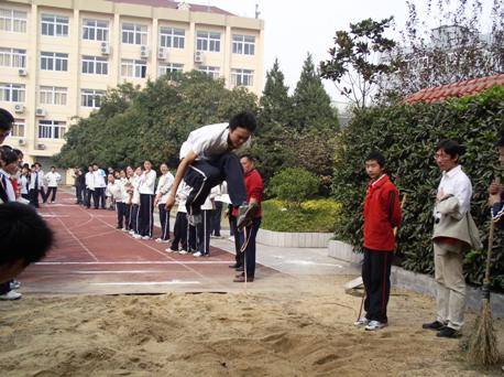 上海师大附中附属龙华中学