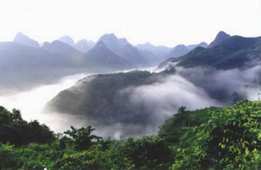 古龙山峡谷漂流风景区