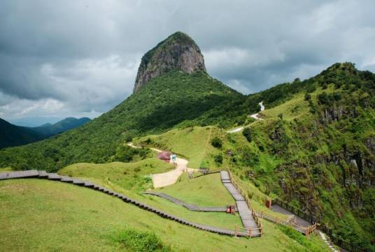 广西岑溪天龙顶山地公园风景区