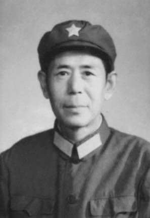 李镜明（天津警备区司令部原副参谋长）