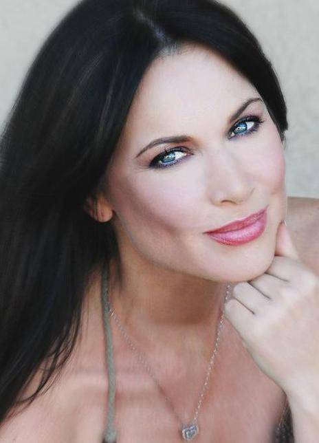 LeeAnne Locken